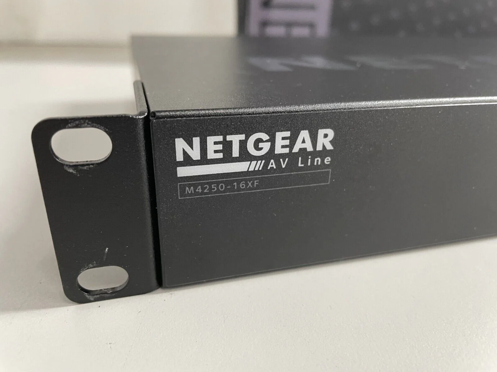 NETGEAR AV Line M4250-16XF 16x1G/10G Fiber SFP+ Managed Switch / XSM4216F - Image 4