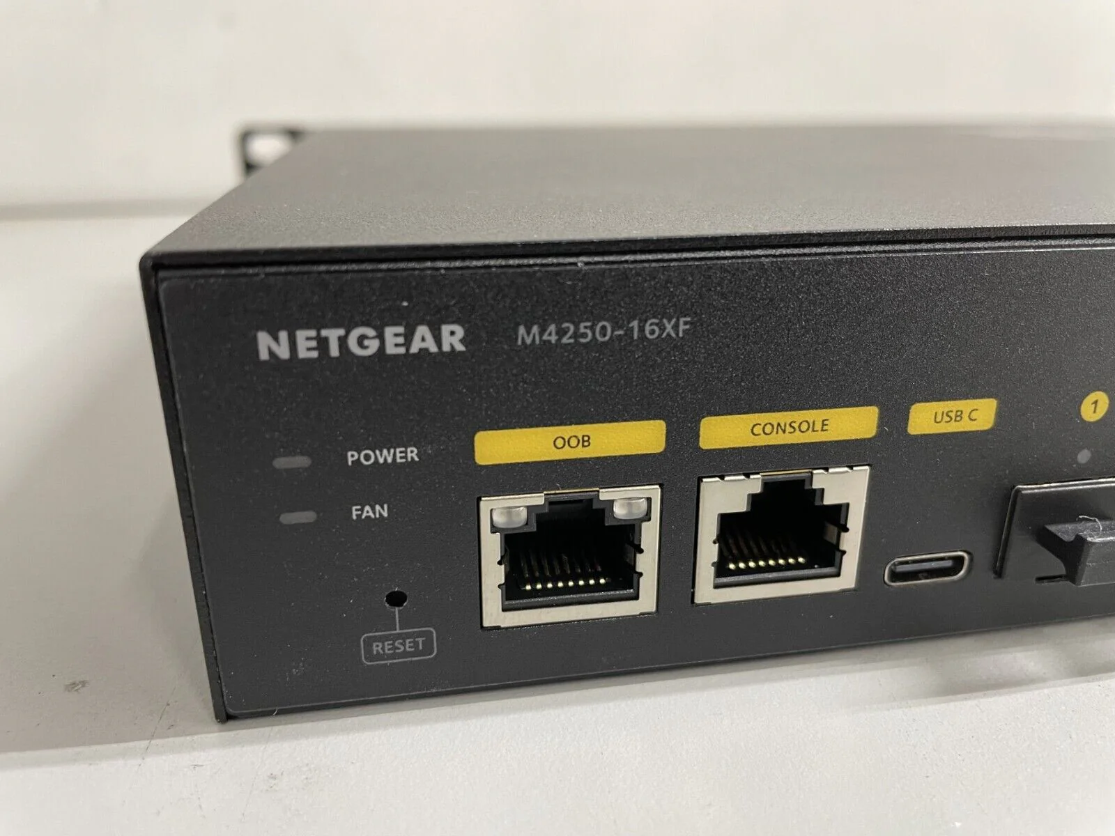 NETGEAR AV Line M4250-16XF 16x1G/10G Fiber SFP+ Managed Switch / XSM4216F - Image 6