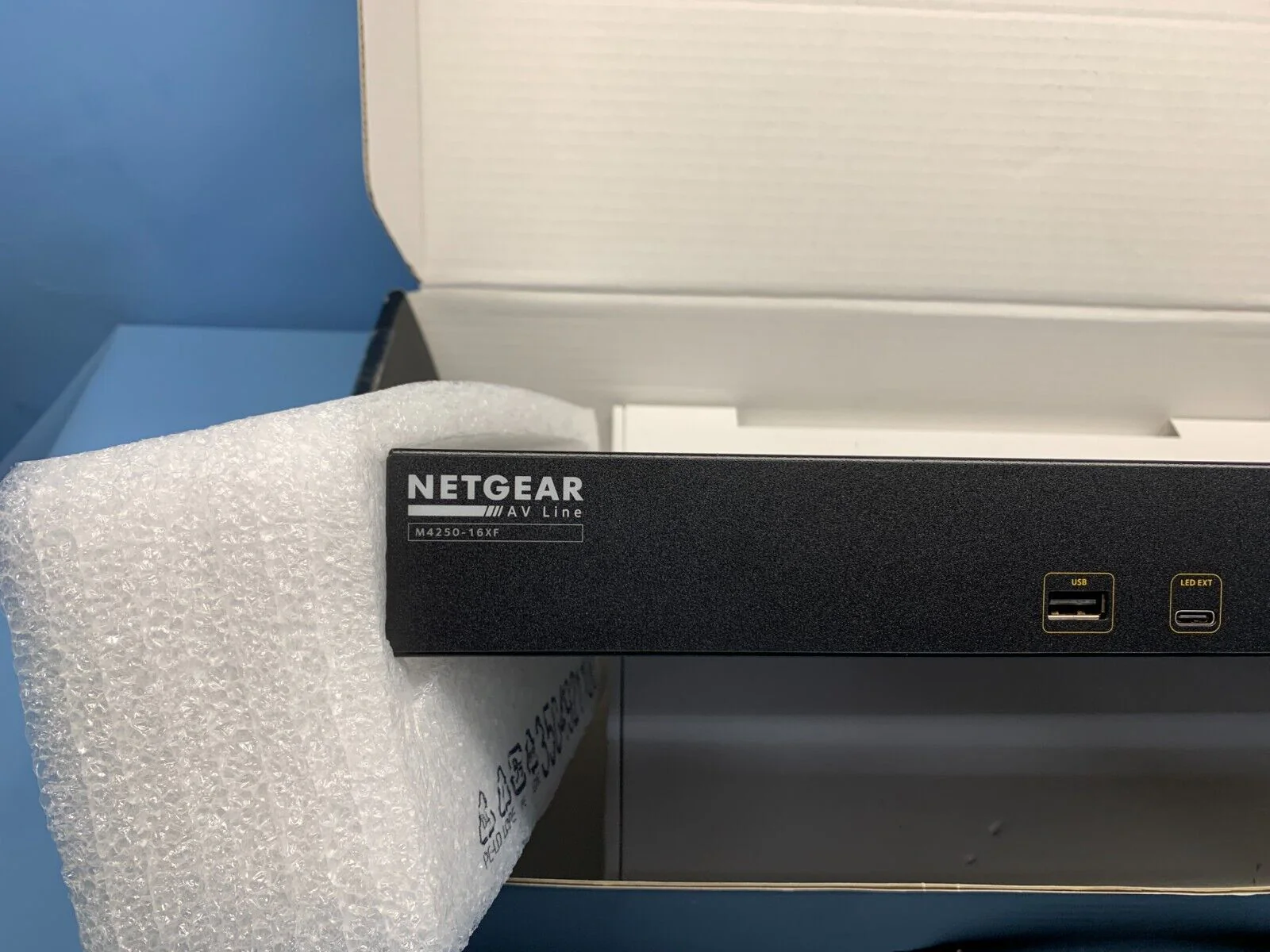 Netgear AV Line M4250-16XF  XSM4216F 16-Port Gigabit SFP+ Managed Network Switch - Image 3