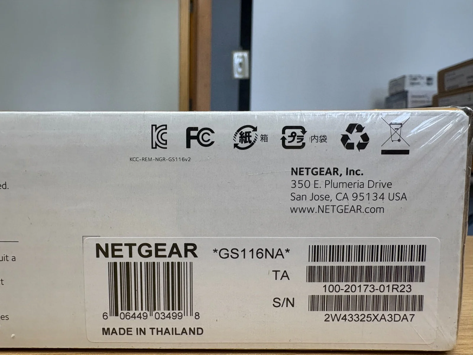Netgear GS116NA 16 Port Rack Mountable Ethernet Switch - Image 2