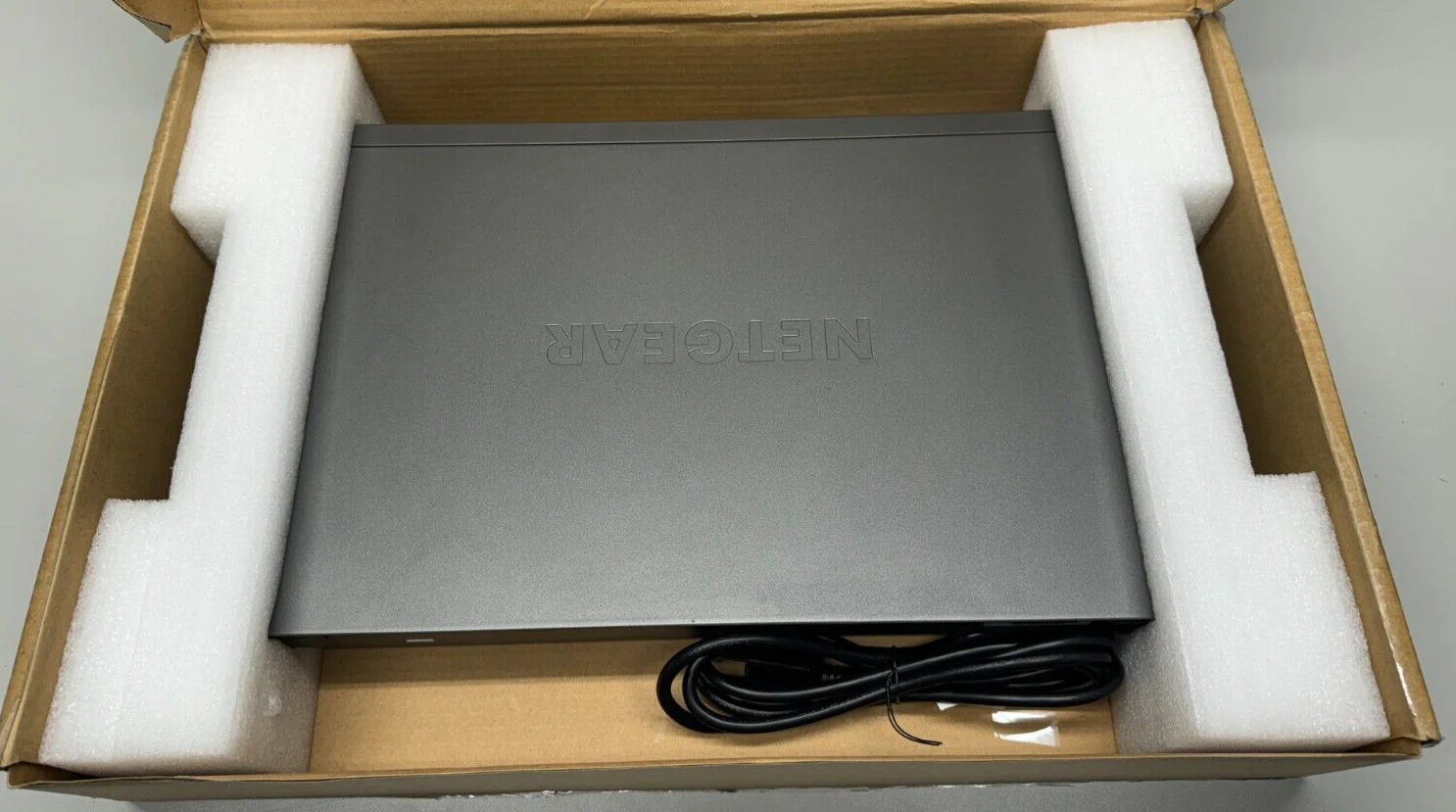 Netgear GS728TP-200NAS 24 Port Gigabit Smart Switch PoE NEW Open Box - Image 3