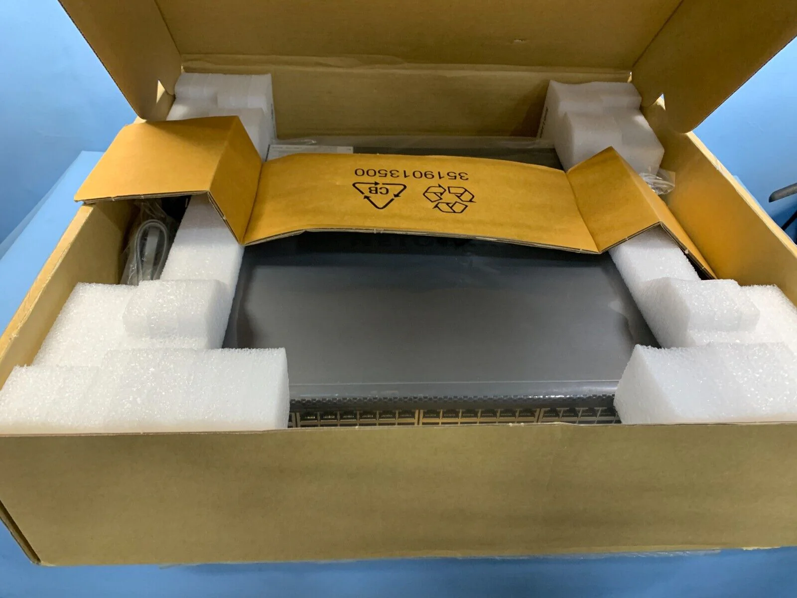 NETGEAR M4300 48 Port 1G PoE +L3 Switch Gigabit GSM4352PA-100NES - Image 2