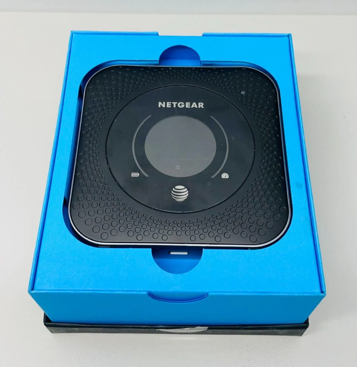 Netgear Nighthawk MR1100 M1 4G LTE Mobile Hotspot Router Steel Gray - Image 3