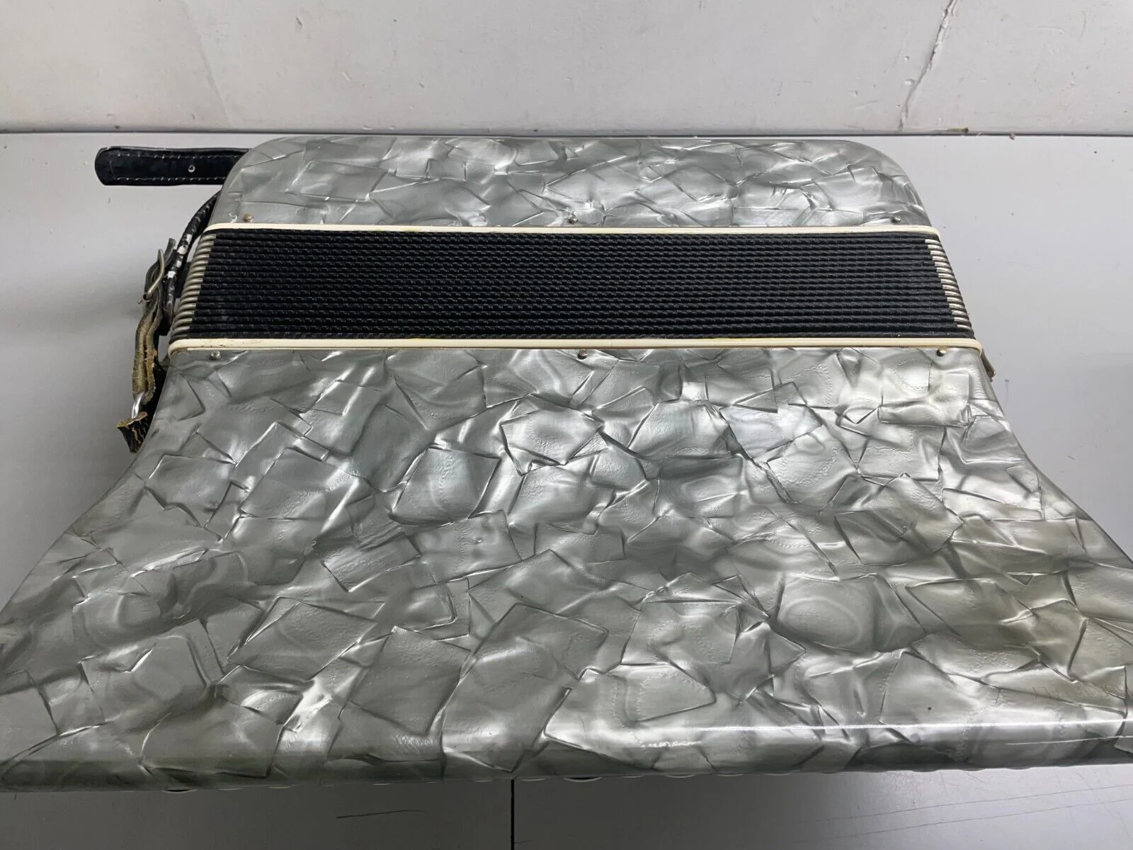 Nobility Accordion Pearl/Black with case - Image 4