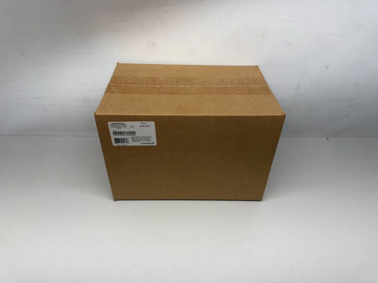 Pakedge SE-8P2-EPA 8 port Gigabit unmanaged Switch w/ 2/4 passthrough PoE Ports - Image 3