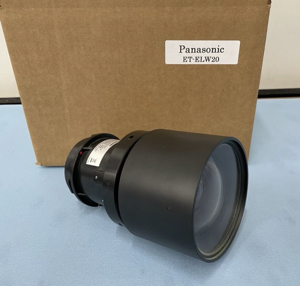 Panasonic ET-ELW20 Short-Throw / Wide Angle 3LCD Projector Zoom Lens - Image 2