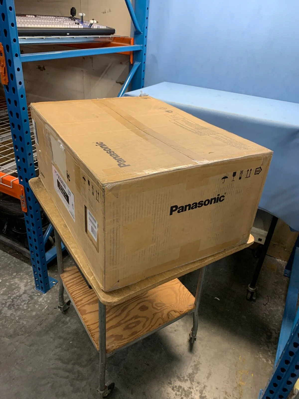Panasonic PT-MZ680 6000-Lumen WUXGA 3LCD Projector (White) - Image 3