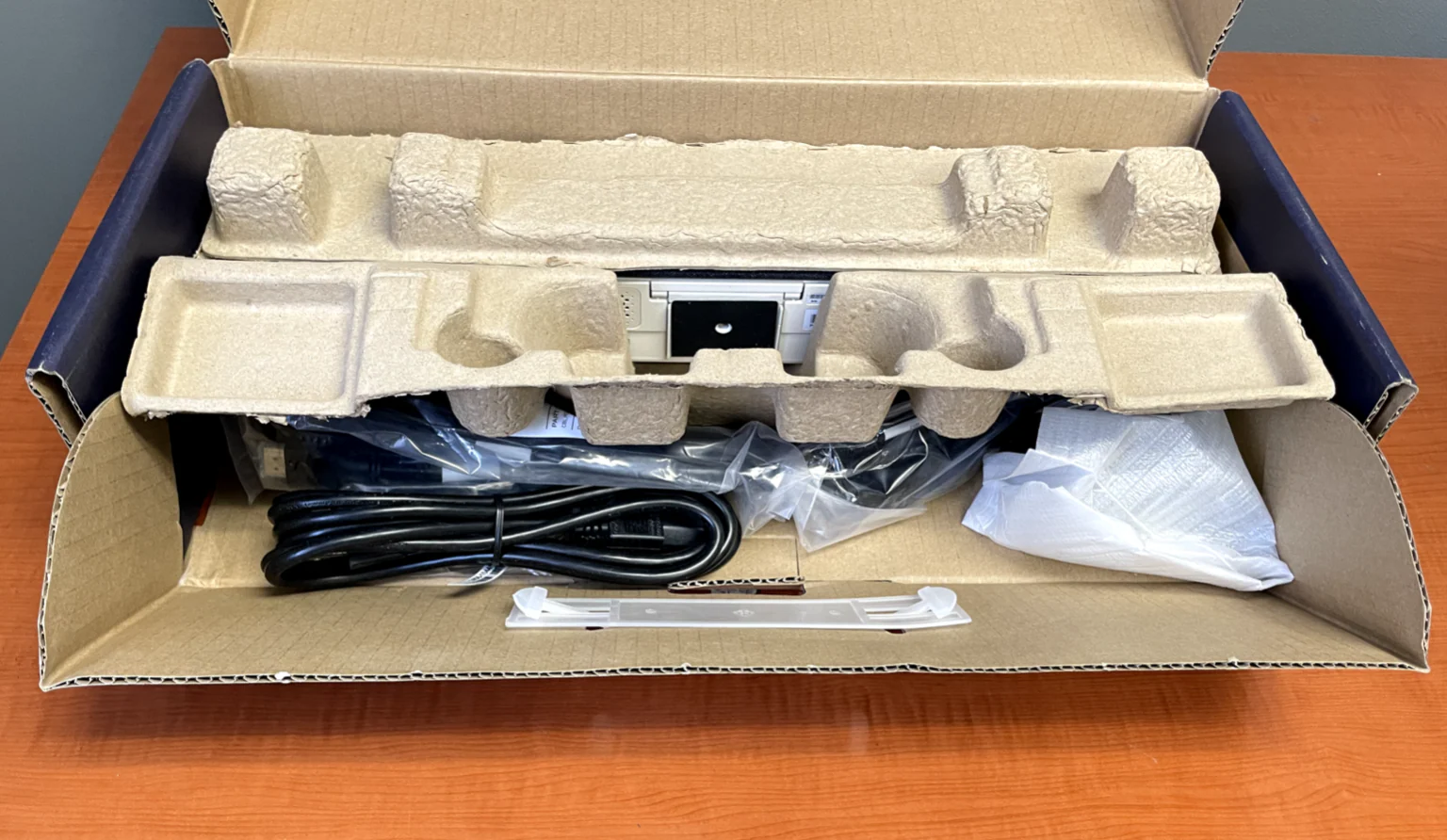 Poly Studio X30 TC8 NA 2200-86260-001 All in One Video Bar W/ TC8 Touch Control - Image 4