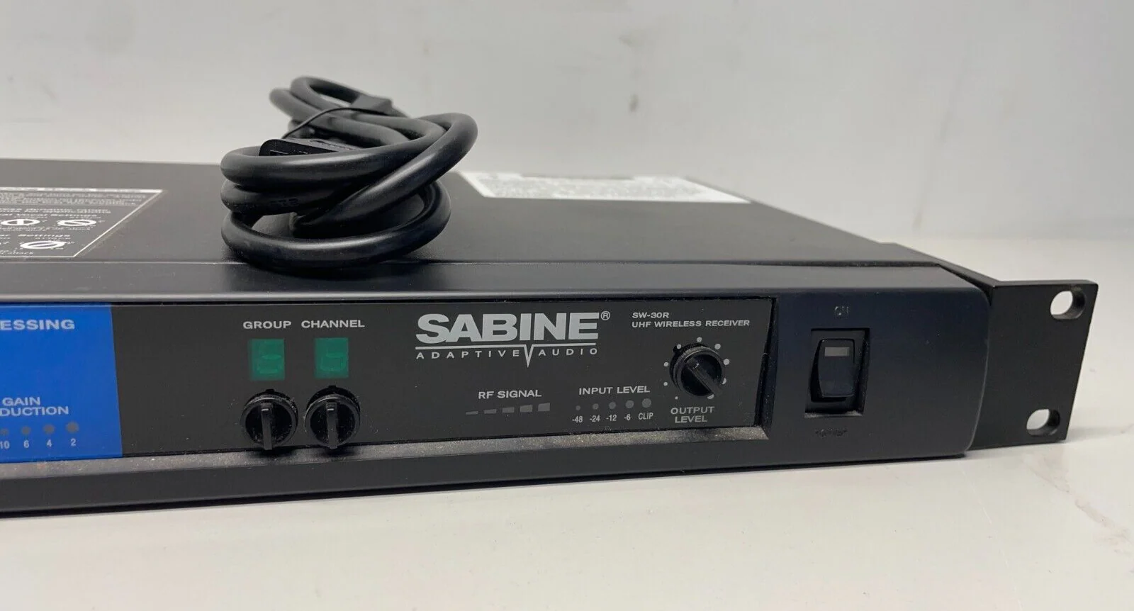 Sabine SW-30 UHF Wireless System Lapel Black and SW-30R Wireless Receiver - Image 8
