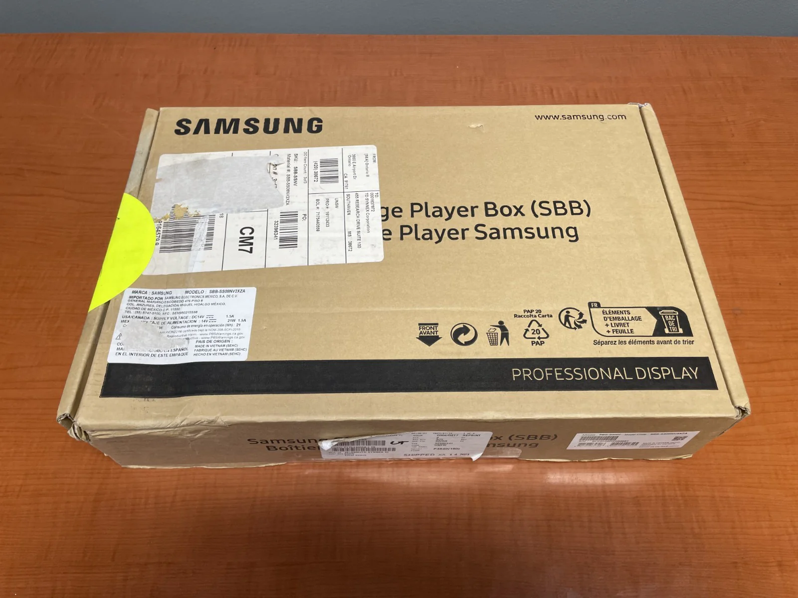 Samsung Digital Signage Player Box UHD SBB-SSNV or SBB-SS08NV2XZA