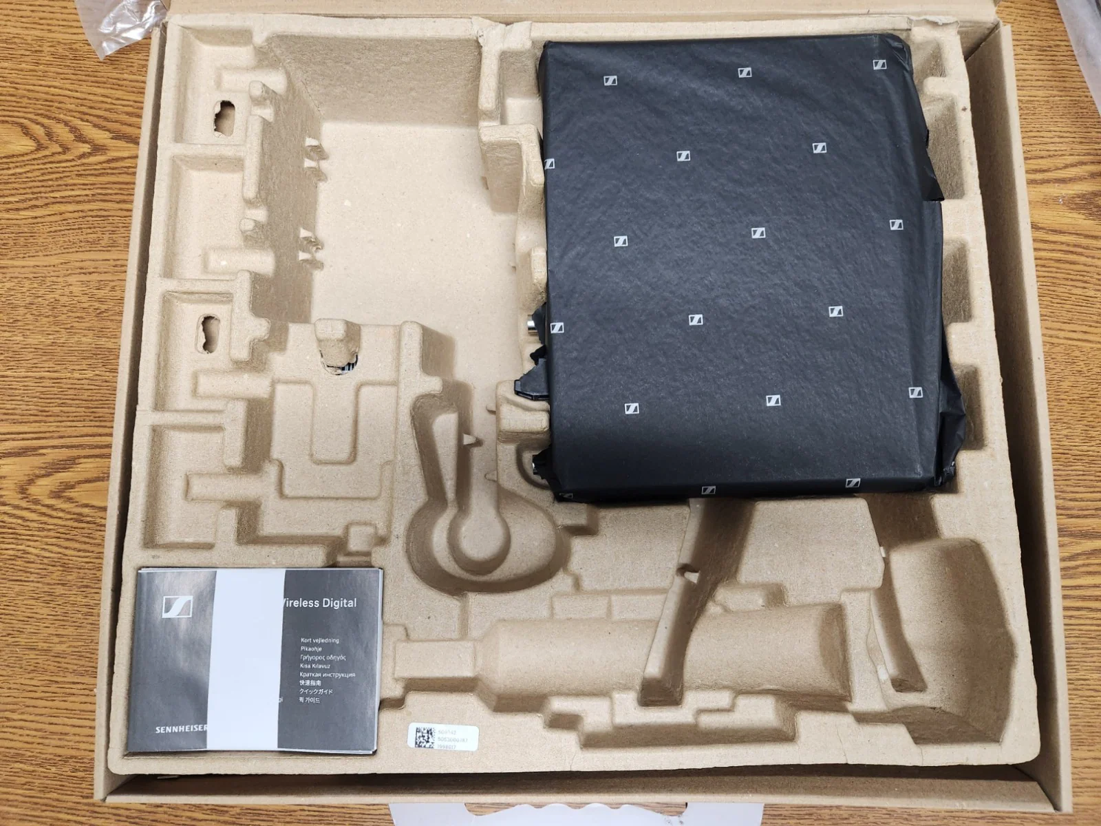 Sennheiser EW-DX EM 2 Two-Channel Digital Rackmount Receiver Q1-9: 470 to 550 Mh - Image 2