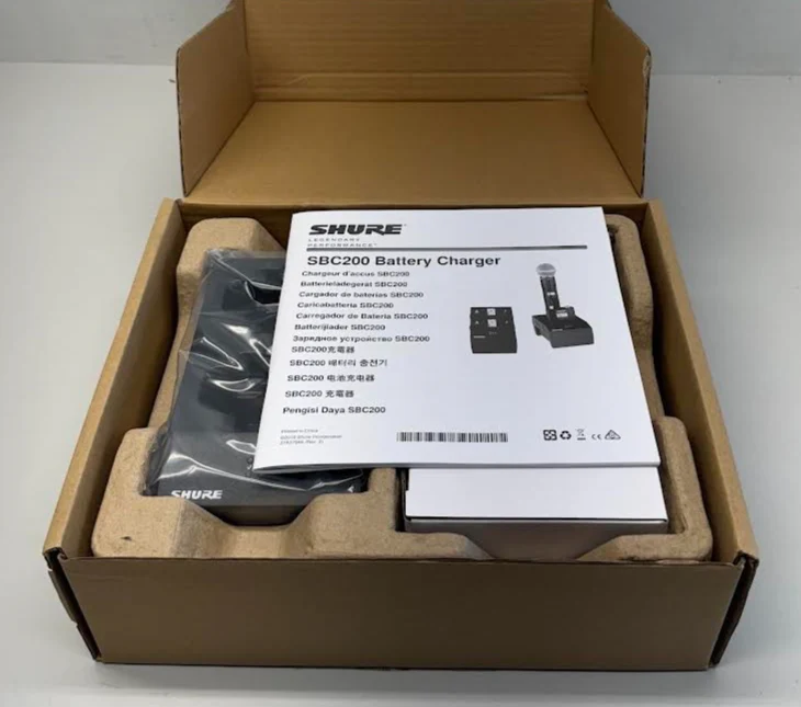 Shure SBC200US Transmitter & Battery Charger with Power Supply - Image 2