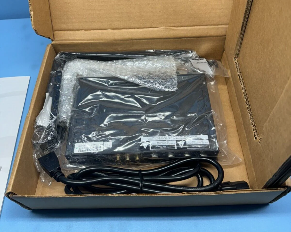 Shure SCM268 4-Channel Microphone Mixer (Black) - Image 4