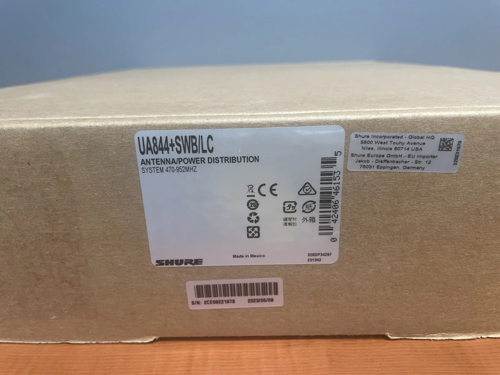 Shure UA844+SWB/LC UHF Wideband Antenna Distribution System (470 to 960 MHz)