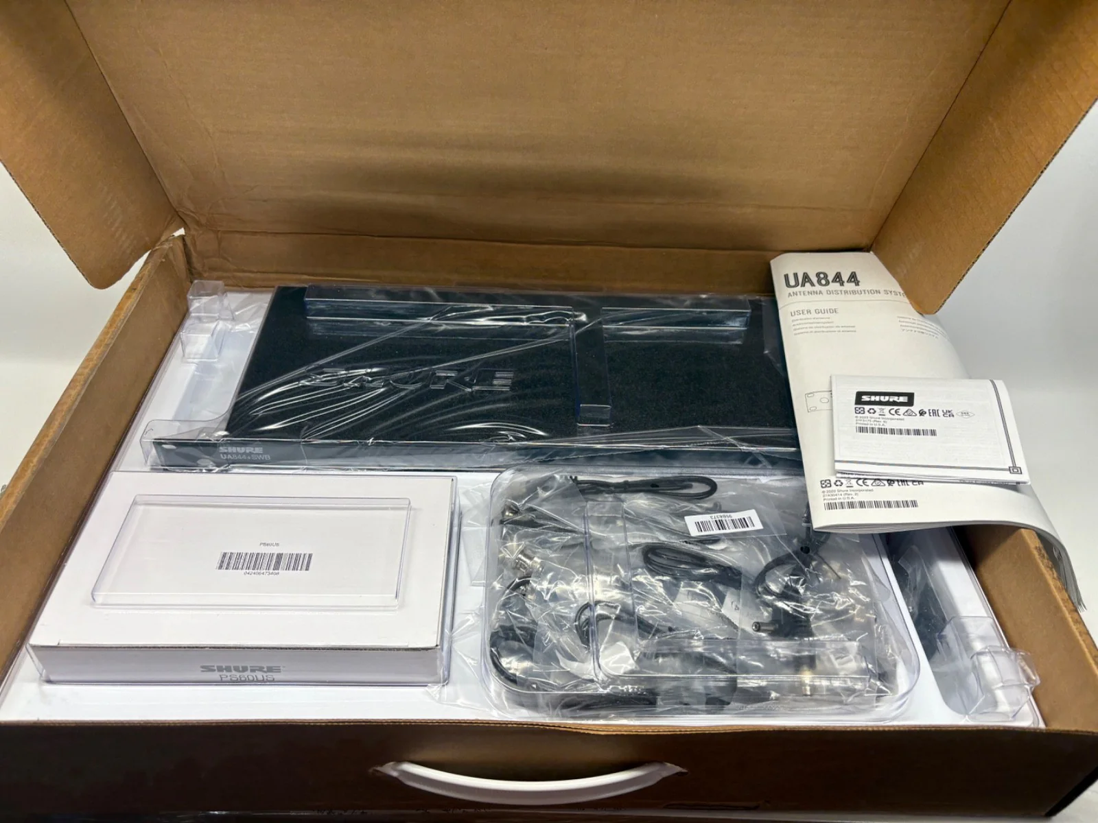 Shure UA844+SWB UHF Wideband Antenna Distribution System (470 to 960 MHz) - Image 2