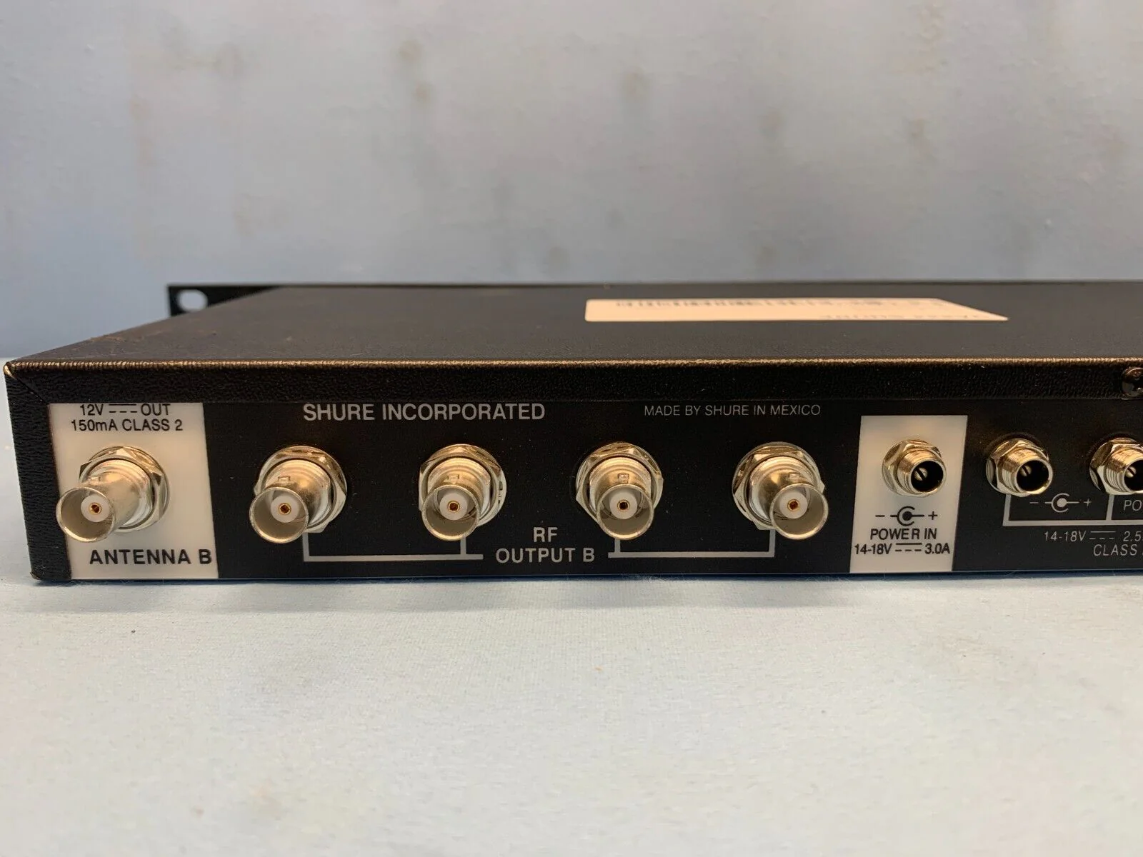 Shure UA844SWB 470-952 MHz UHF Super Wide Band Antenna Power Distribution System - Image 5