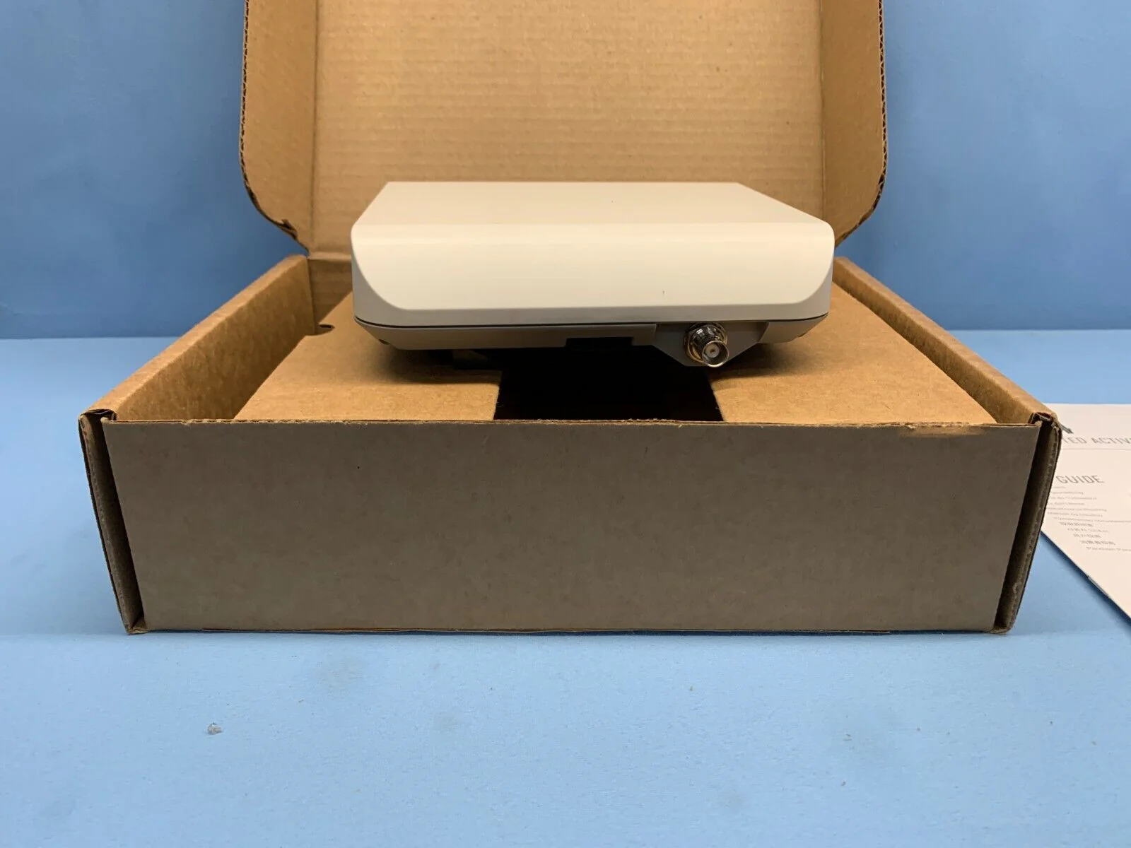 Shure UA864US Active Wideband UHF Wireless Omni Antenna Booster 470-698 Mhz - Image 3