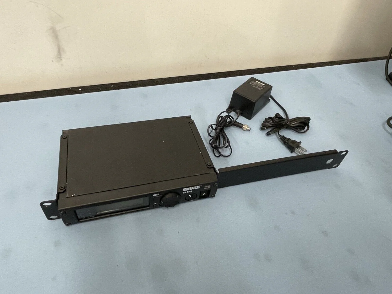 Shure ULX Wireless Pro Microphone System w/ Performance Headset 470-506 MHz G3 - Image 3