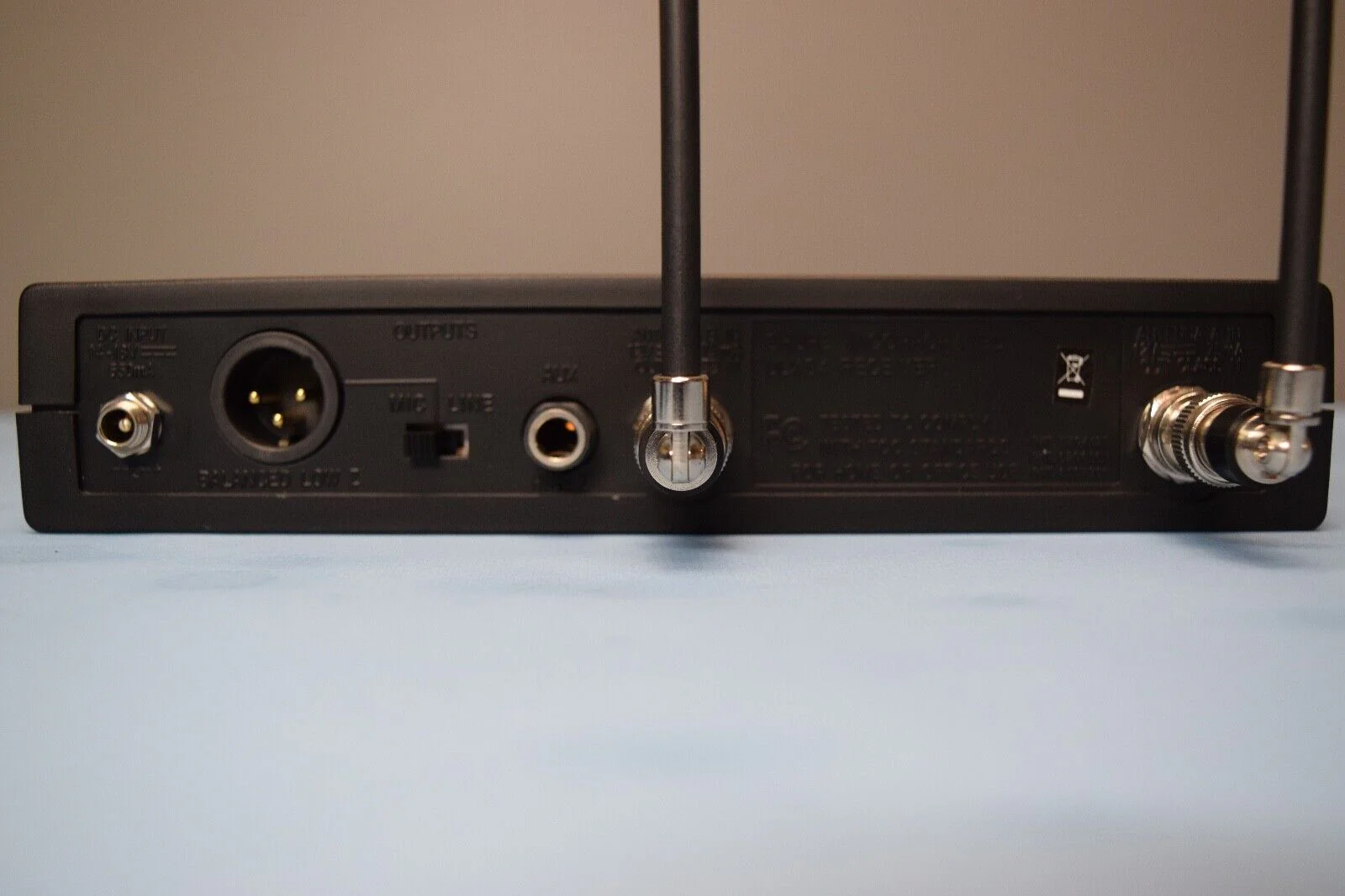 Shure ULXS4  G3 470-506 MHz Wireless Microphone Receiver w/ PS41US Power Supply - Image 4