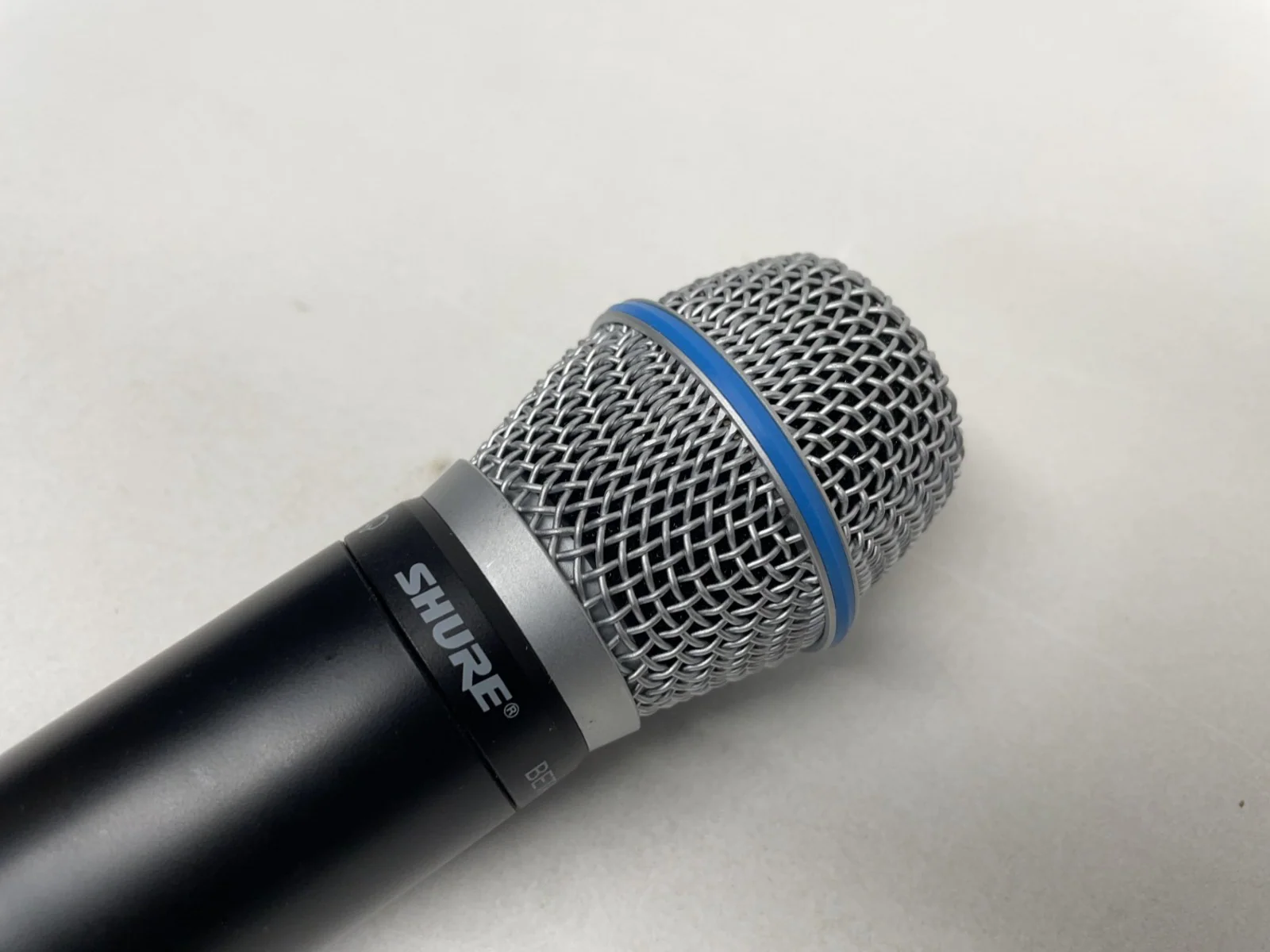 Shure Wireless Microphone System with Beta 87A Handheld Mic and - J3 572-596MHz - Image 2