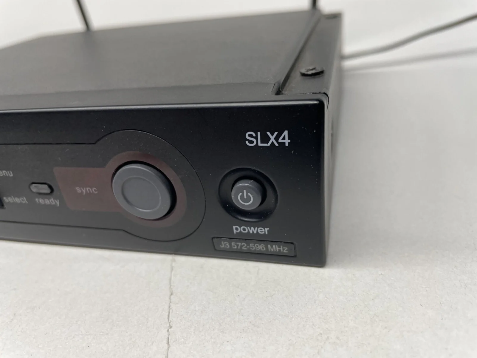 Shure Wireless Microphone System with Beta 87A Handheld Mic and - J3 572-596MHz - Image 4