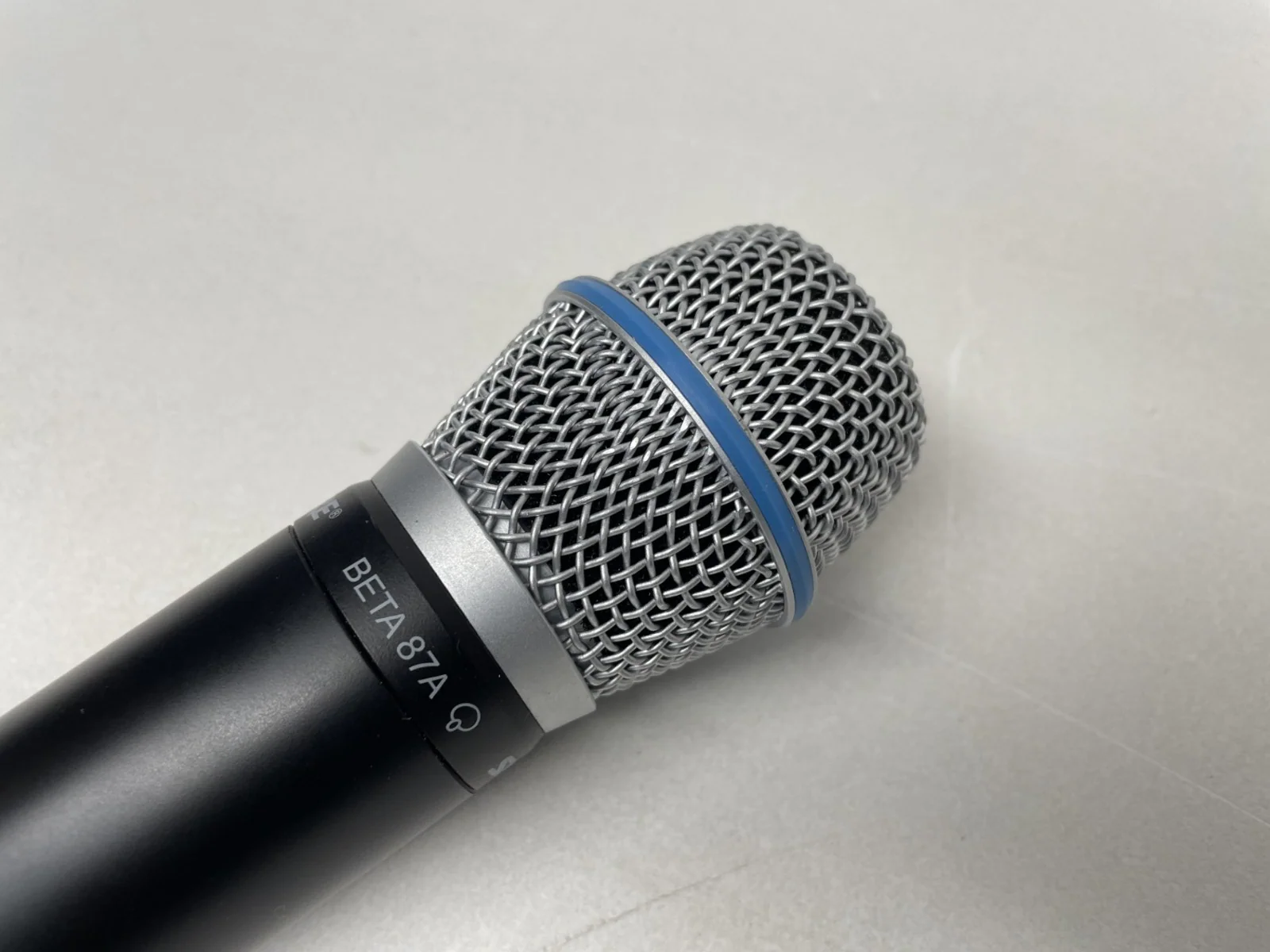 Shure Wireless Microphone System with Beta 87A Handheld Mic and - J3 572-596MHz - Image 5
