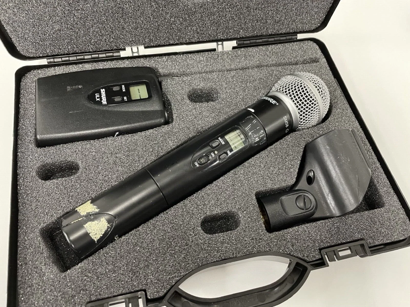 Shure Wireless Microphone System with SM58 & Bodypack/Lapel Mic - J1 554-590 MHz - Image 4