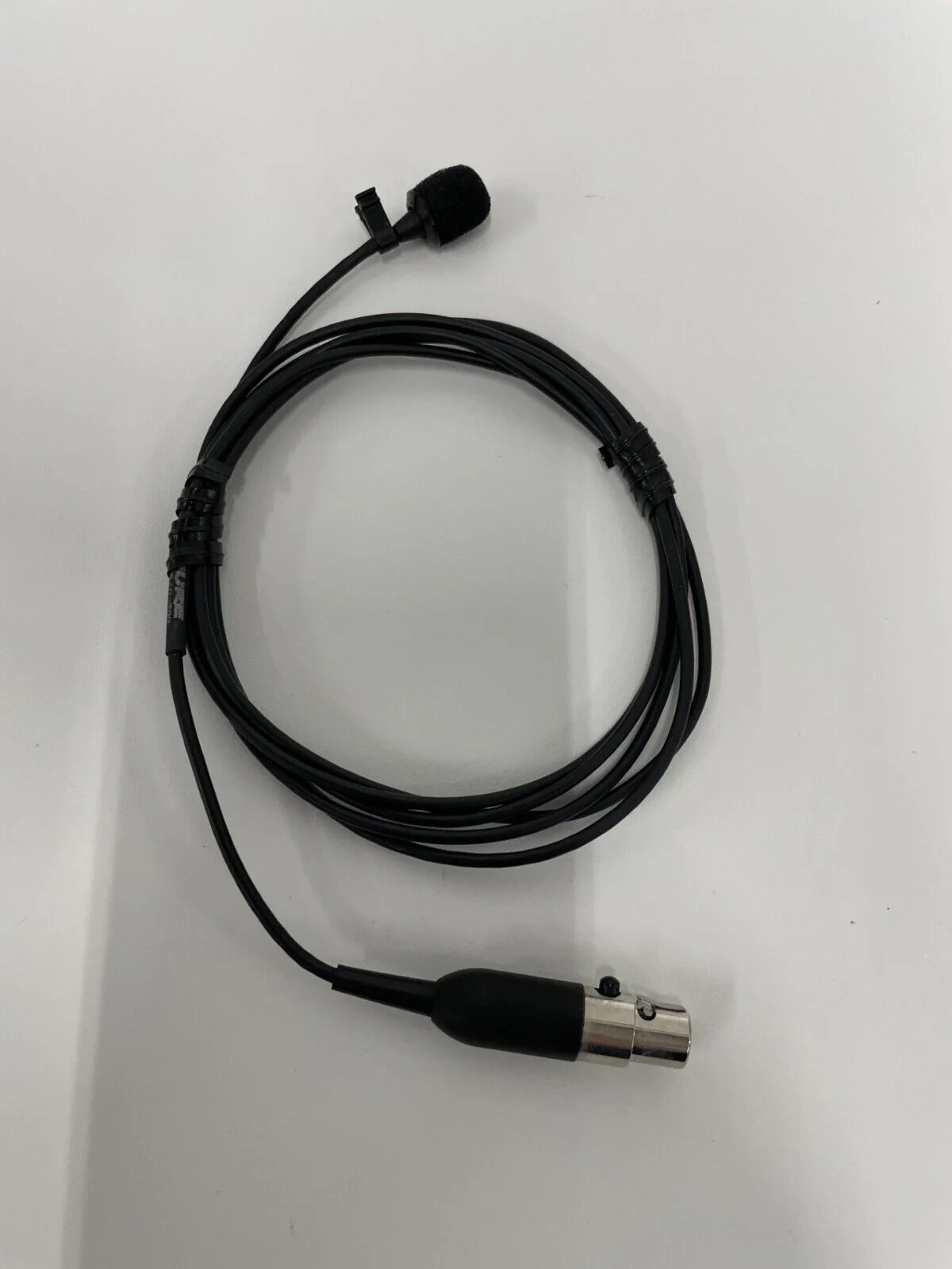 Shure Wireless Microphone System with SM58 & Bodypack/Lapel Mic - J1 554-590 MHz - Image 9