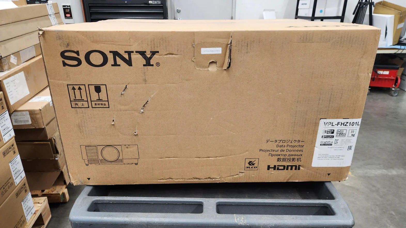 Sony VPL-FHZ101L WUXGA Laser 3LCD Projector 10,000 Lumens Black NO LENS - Image 3
