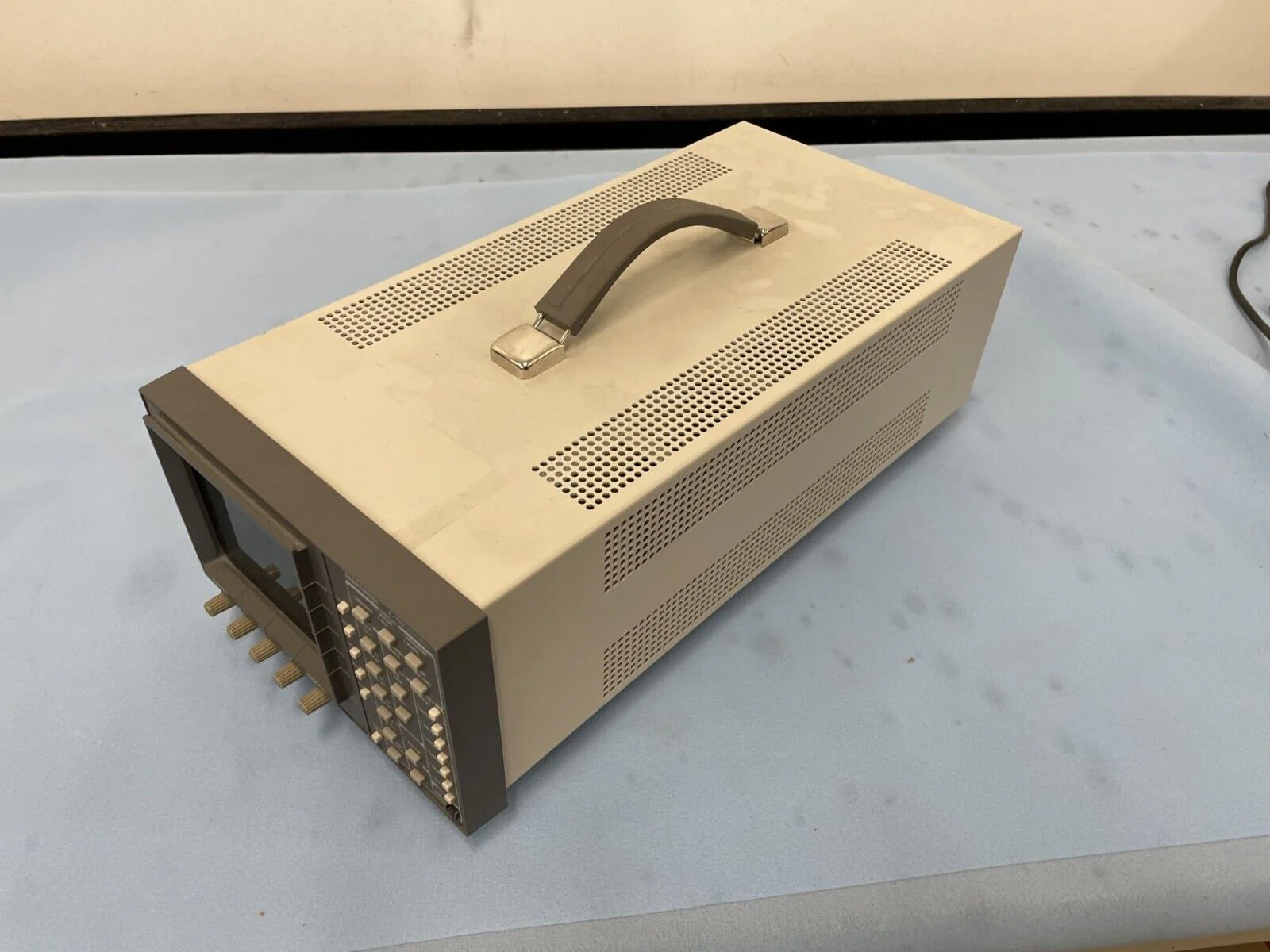 Tektronix 1760 Portable / Compact Analog Waveform & Vector Monitor Display NTSC - Image 2