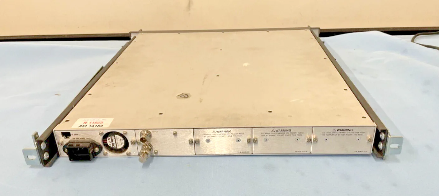 Tektronix TG700 Multiformat TV Signal Generator Platform with HDVG 7 Module - Image 5