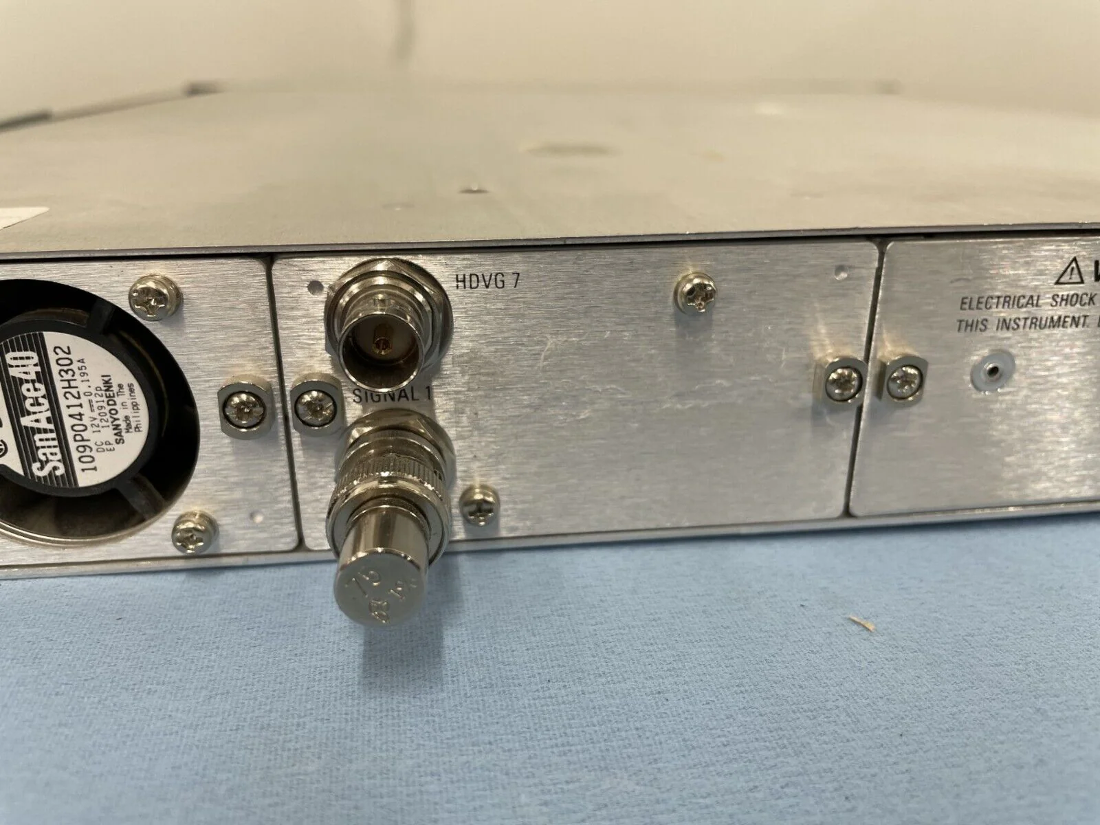 Tektronix TG700 Multiformat TV Signal Generator Platform with HDVG 7 Module - Image 6