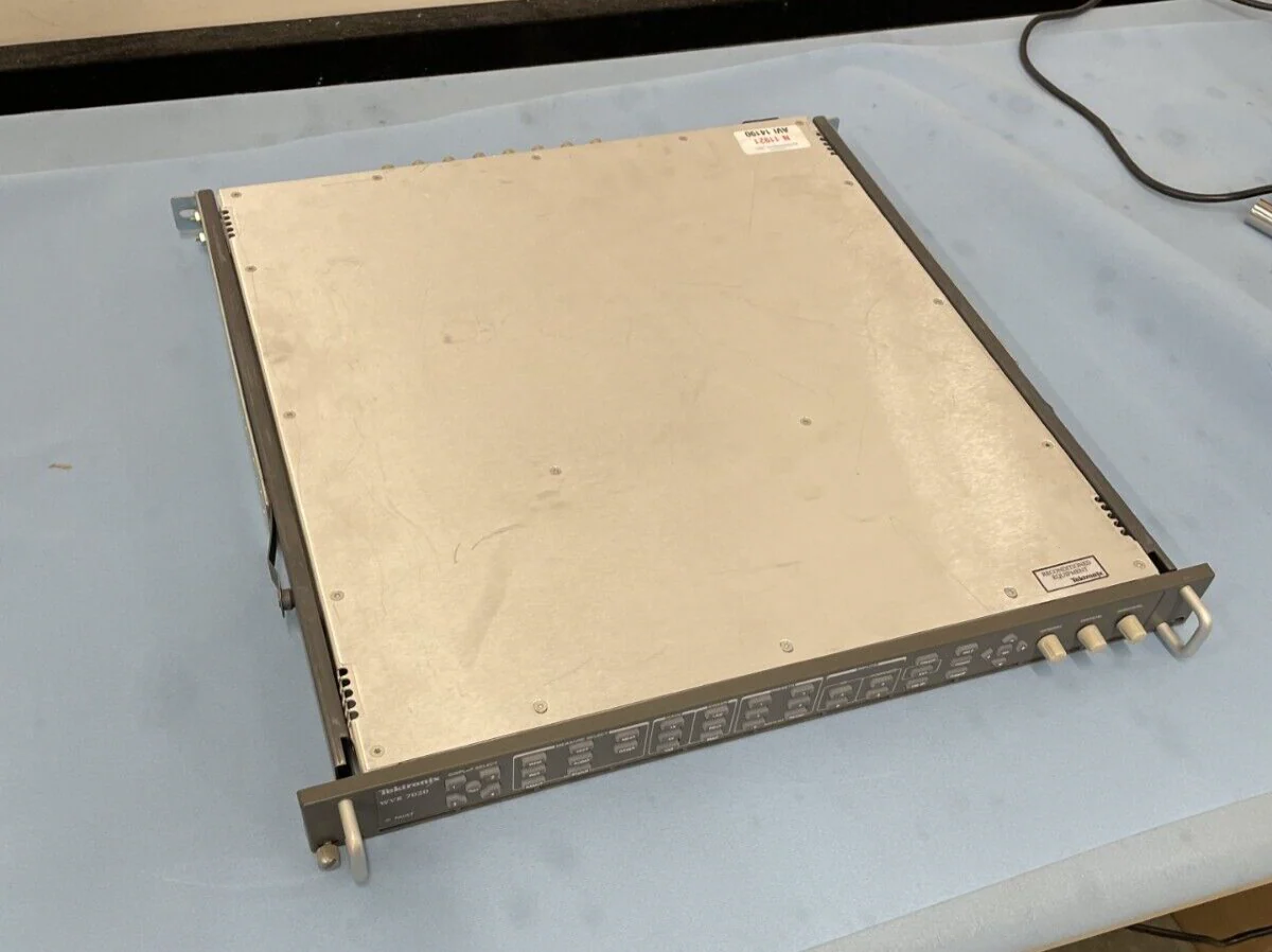 Tektronix WVR 7020 WVR7020 Waveform Rasterizer to Monitor & Measure SD SDI HD & - Image 2