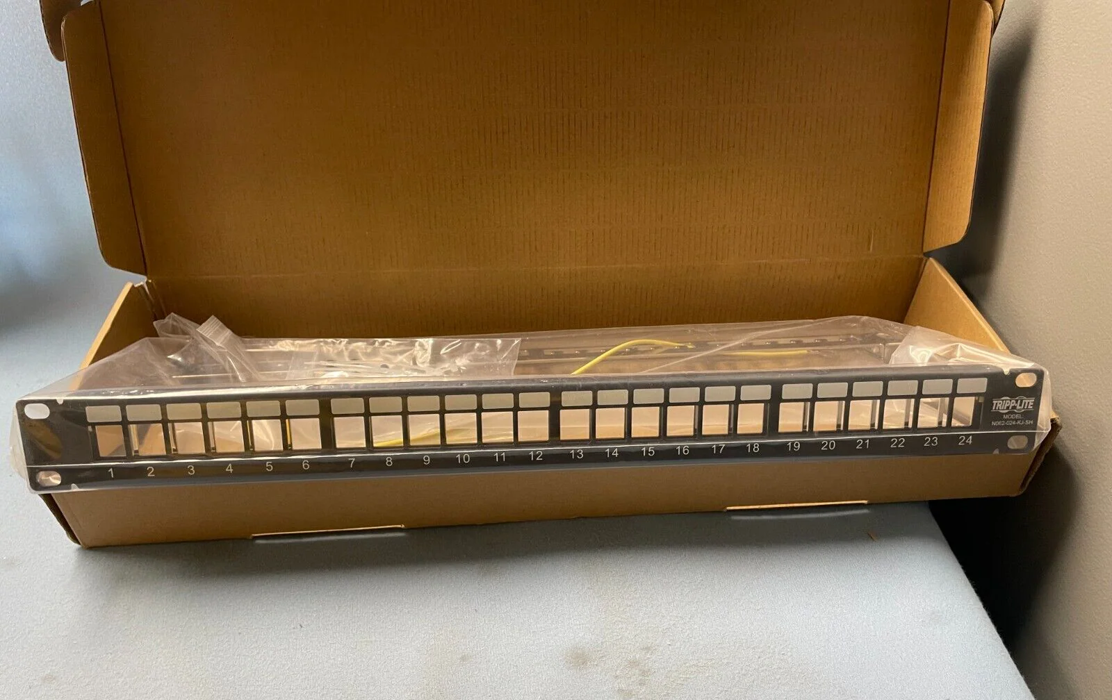 Tripp Lite 24-Port 1U Rack-Mount Shielded Blank Keystone/Multimedia Patch Panel - Image 3