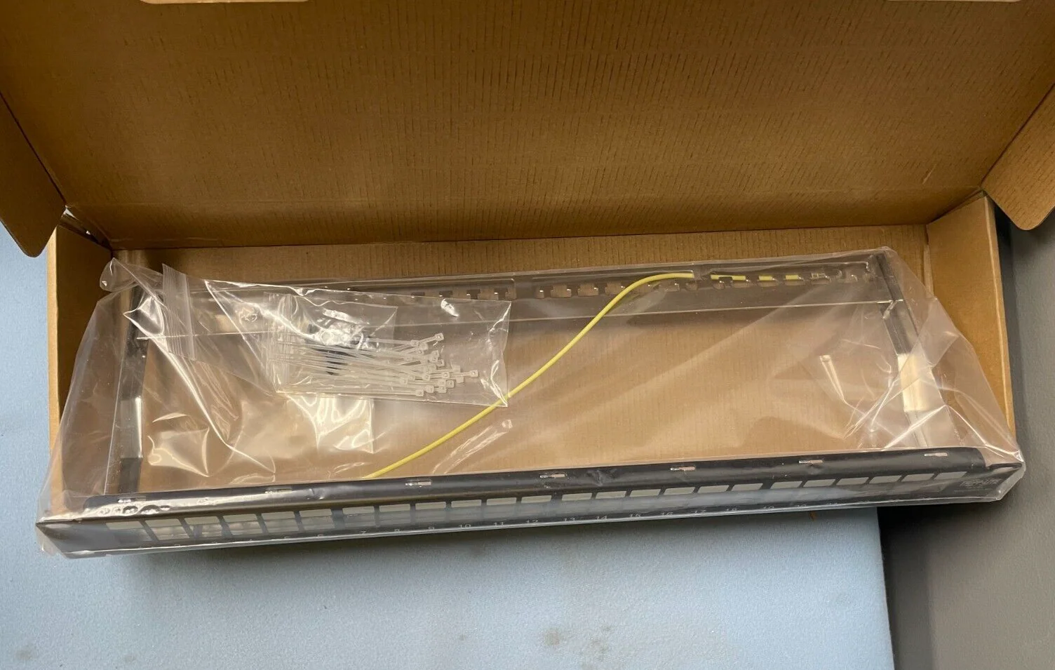 Tripp Lite 24-Port 1U Rack-Mount Shielded Blank Keystone/Multimedia Patch Panel - Image 4