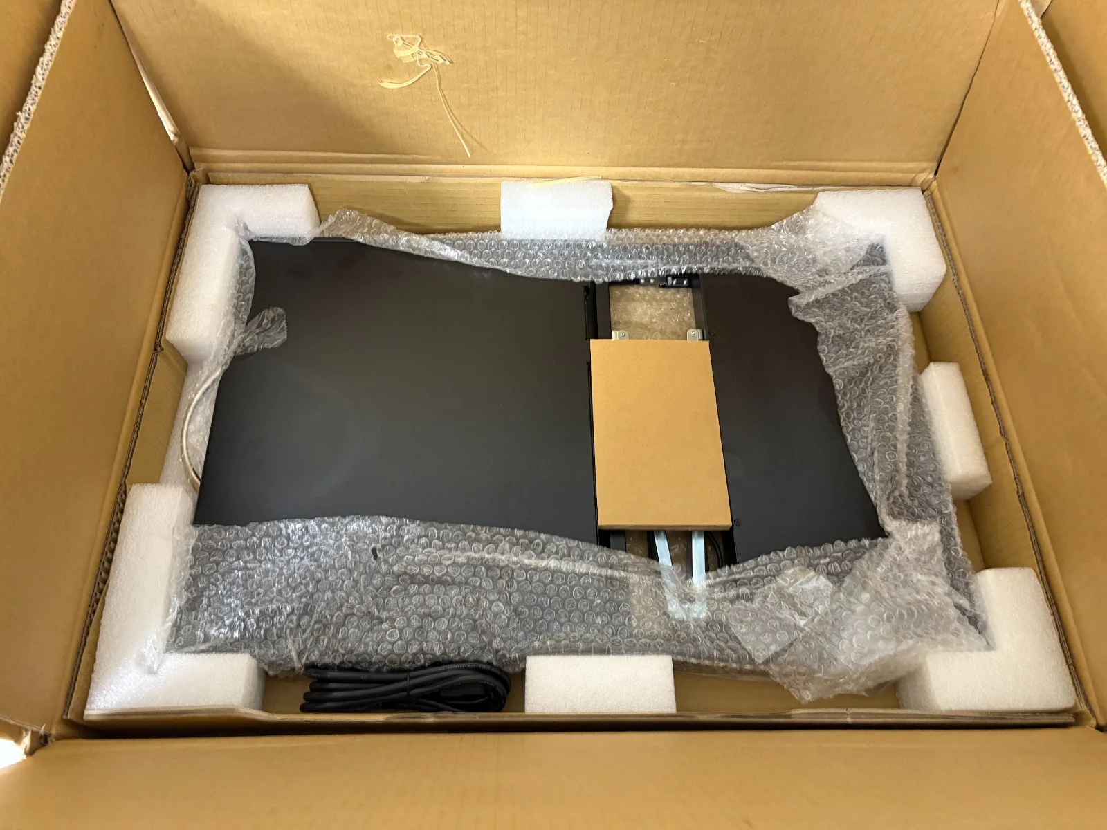 Tripp Lite B021-000-19-HD 1RU Rackmount Console with 19" LCD Display - Image 3