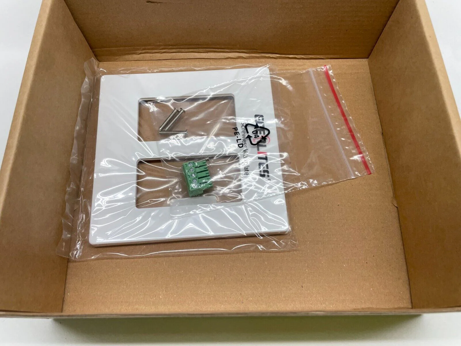 Visionary Solutions DuetE-WP 4K UHD over IP Wallplate Encoder Dante - White - Image 4
