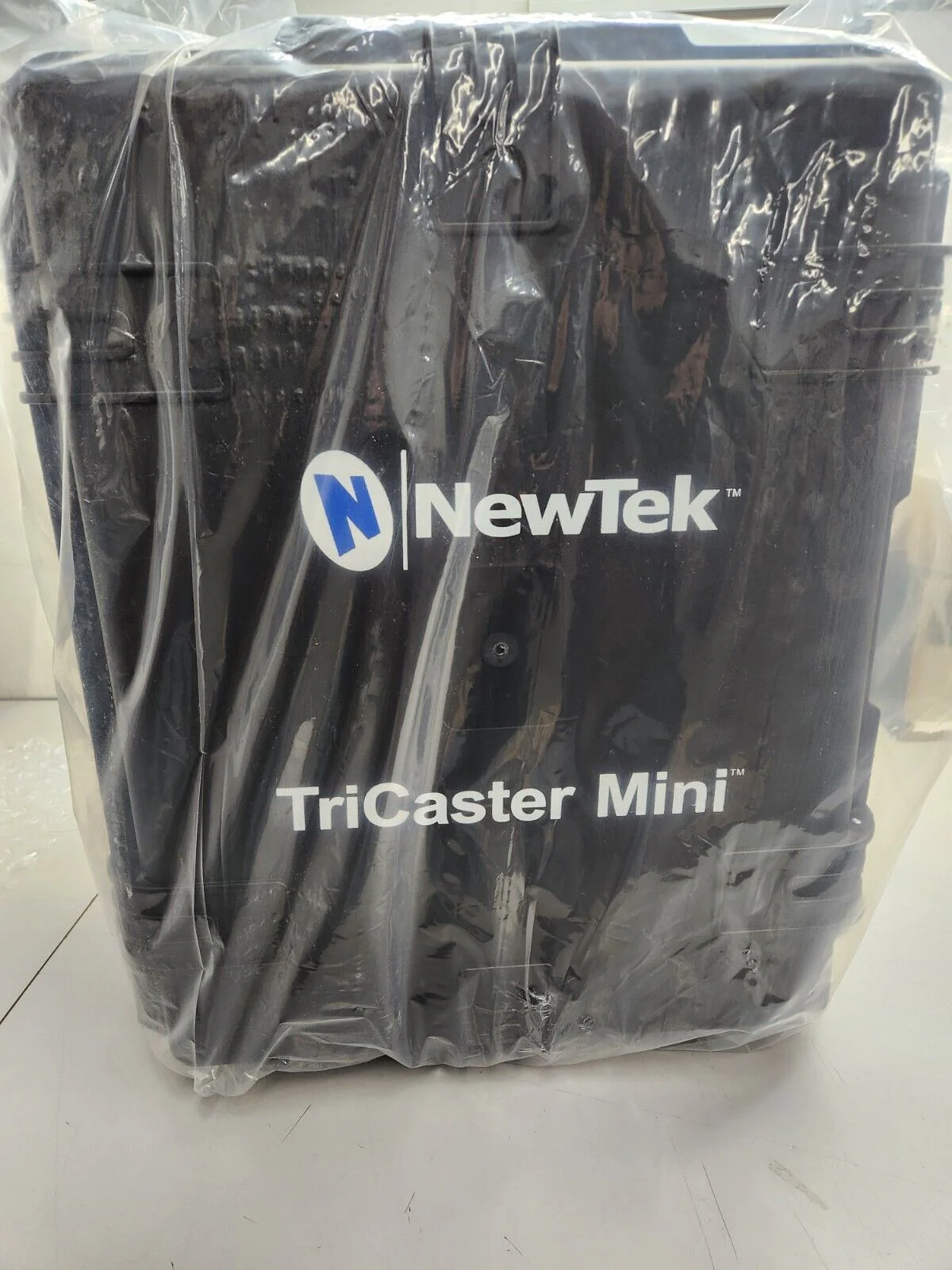 Vizrt NEWTEK TriCaster Mini Advanced HD-4 Rev 2 Bundle BDL-000000006 Con Surface - Image 7