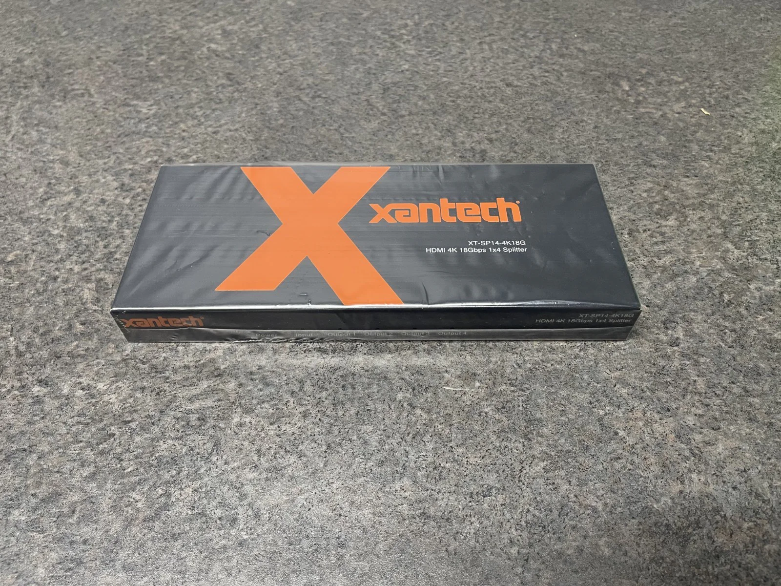 Xantech XT-SP14-4K18G 4K-compatible HDMI splitter - Image 3