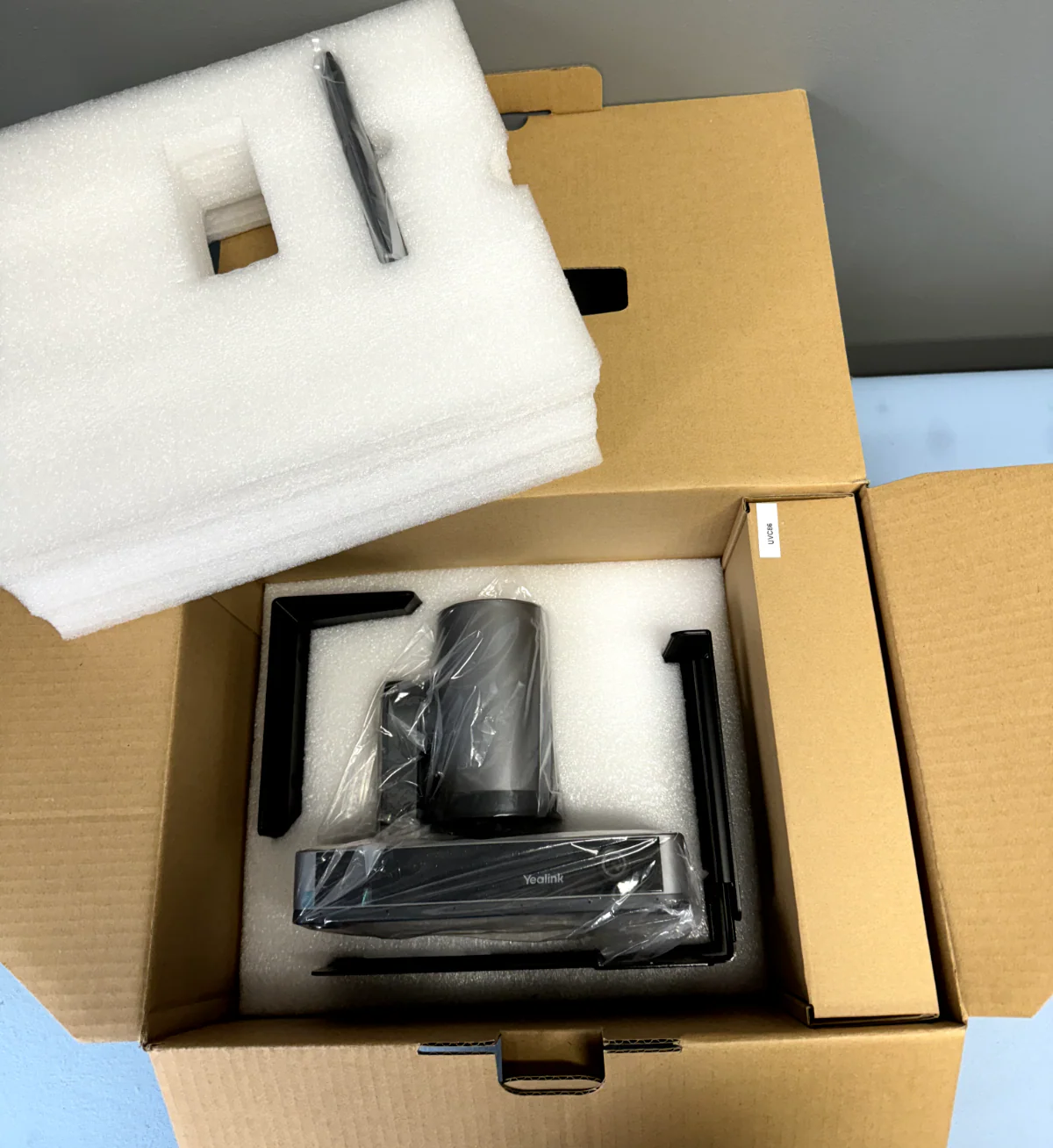 Yealink UVC86 4K Dual-Eye Intelligent Tracking Camera for Medium and Large Rooms - Image 3